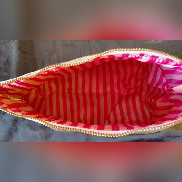 ✨💖 Victoria's Secret - Gold Metallic Zipper Cosmetic Bag – NWT 💖✨ - Picture 9 of 11